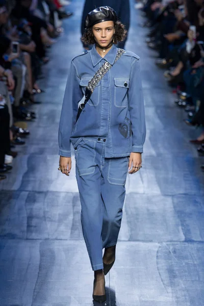 Look 28